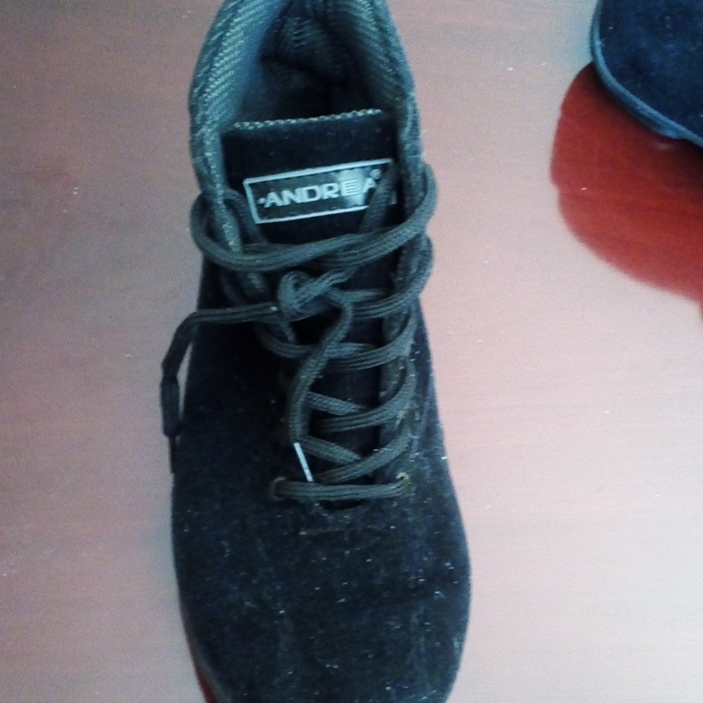 Black boots - Picture 3 of 3